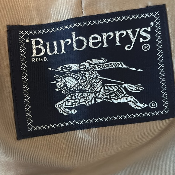 Vintage Burberry full length trench coat with zip out wool lining. Like new. - Picture 2 of 11